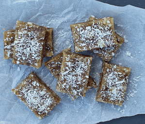 Fudgy Macadamia Bites